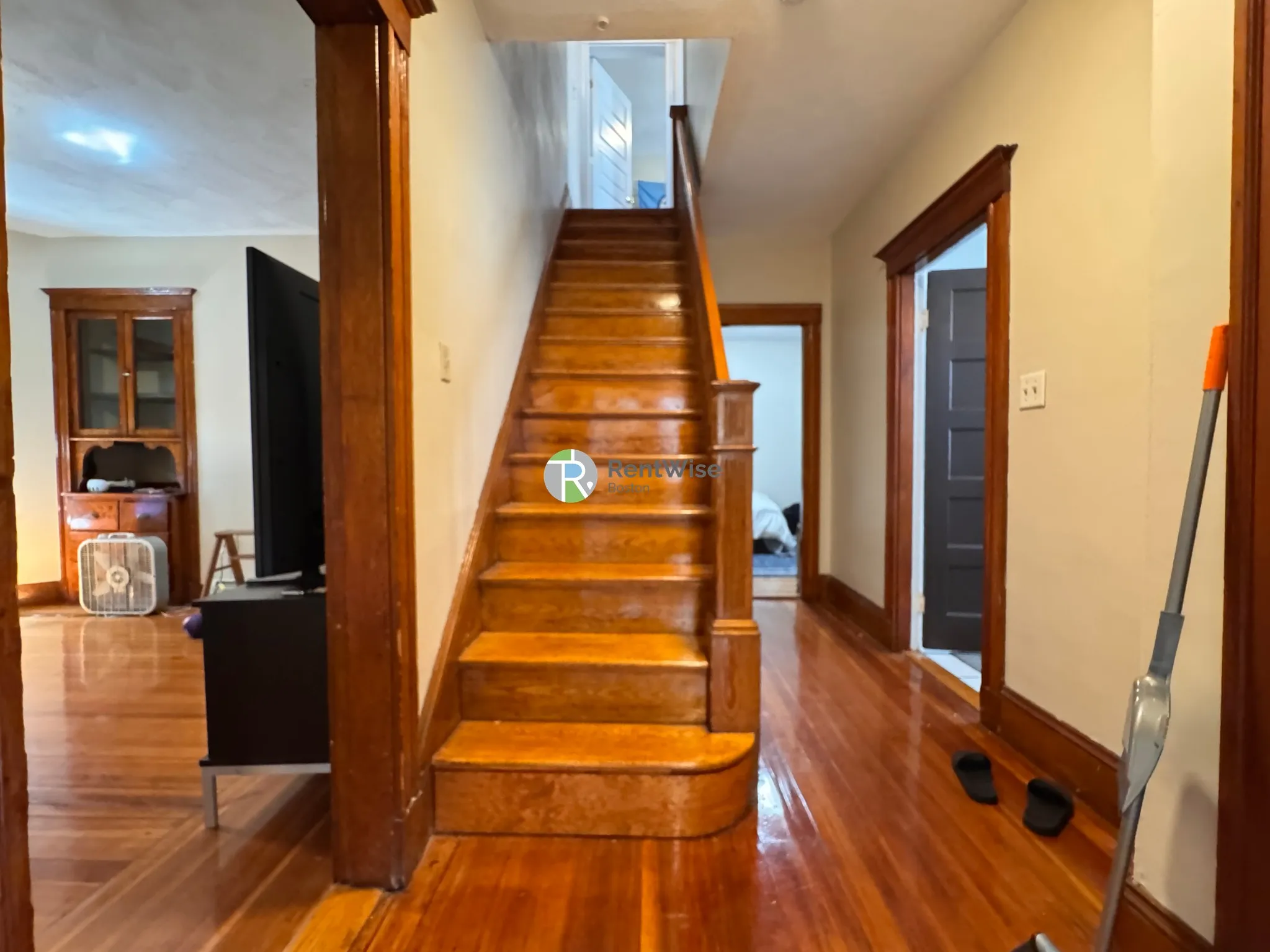 6 bed, 2 bath apartment for rent at 46 Bromfield Rd Unit 1, Tufts — photo 10 of 41