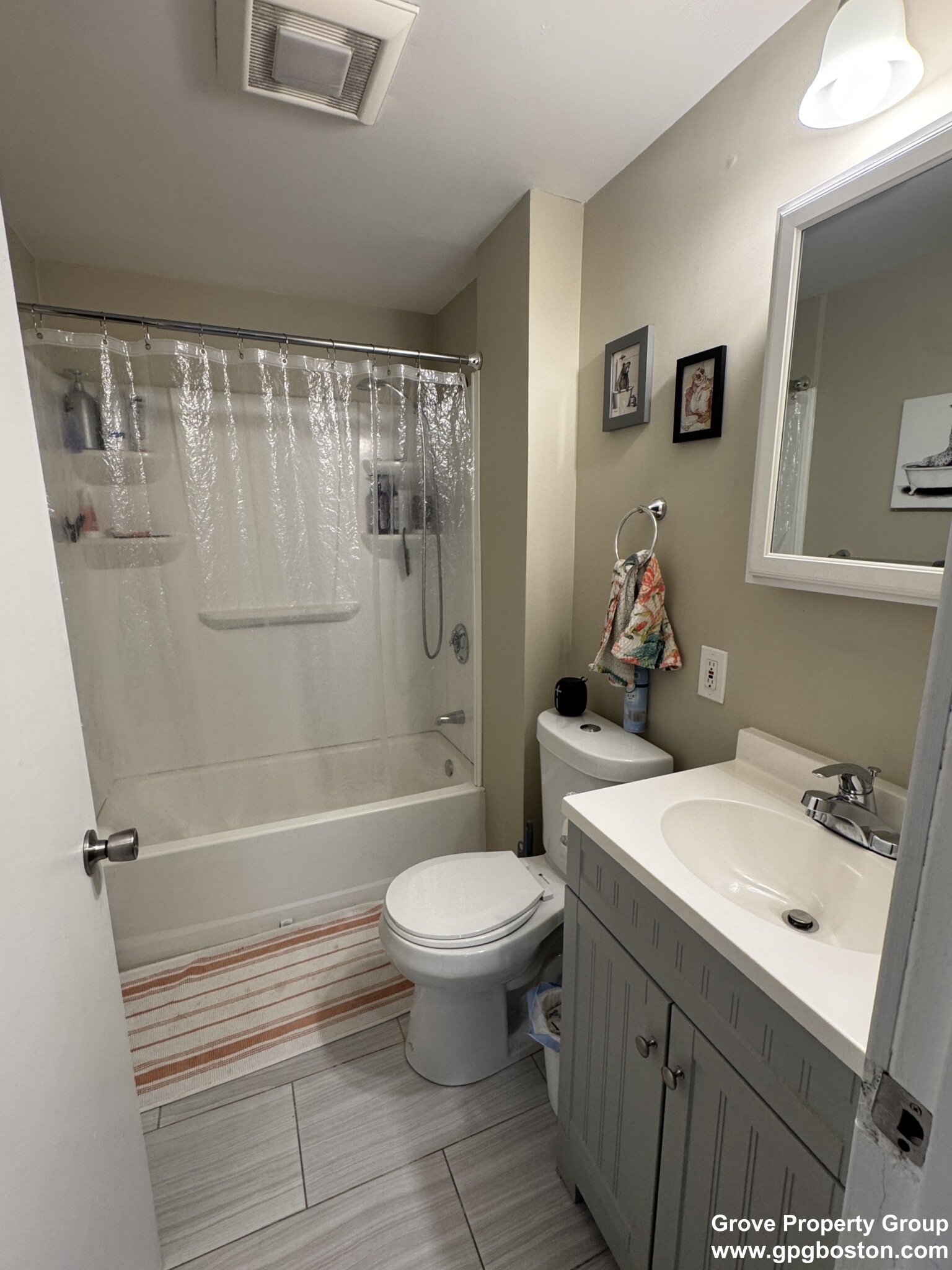 2 bed, 1 bath apartment for rent at 46 Brookley Rd Unit 3, Jamaica Plain — photo 3 of 12