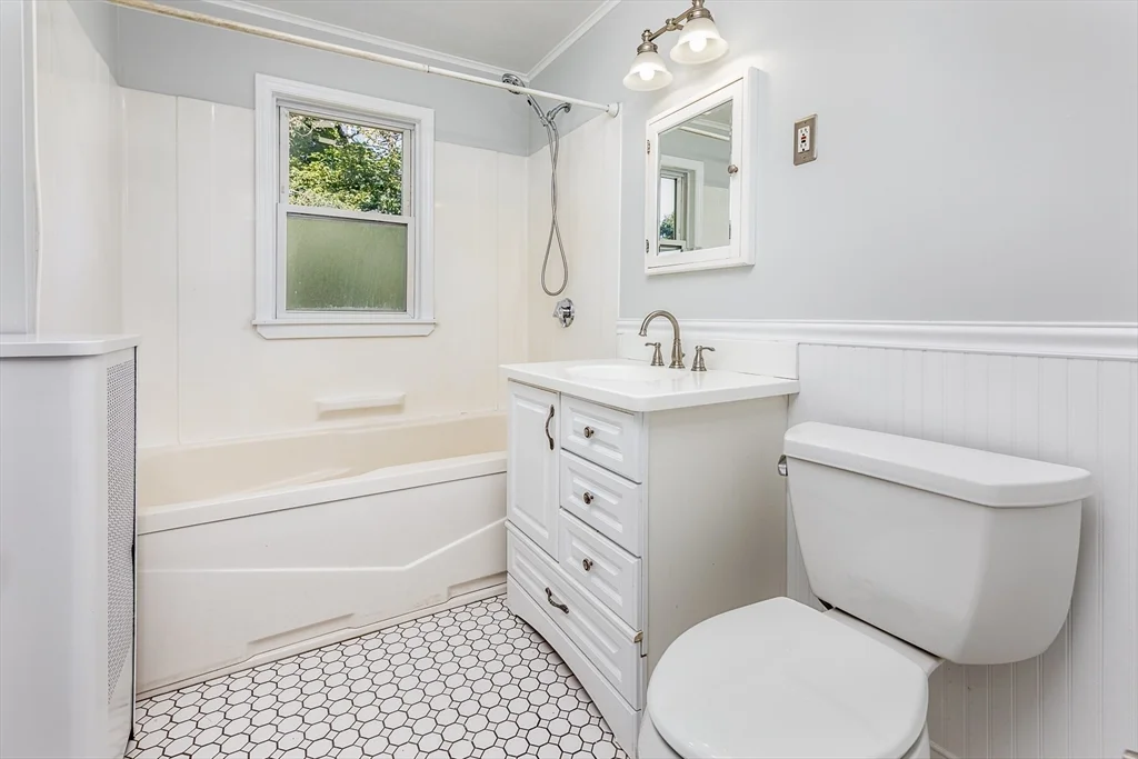 2 bed, 1 bath apartment for rent at 46 Burpee Rd Unit 2, Swampscott — photo 16 of 18