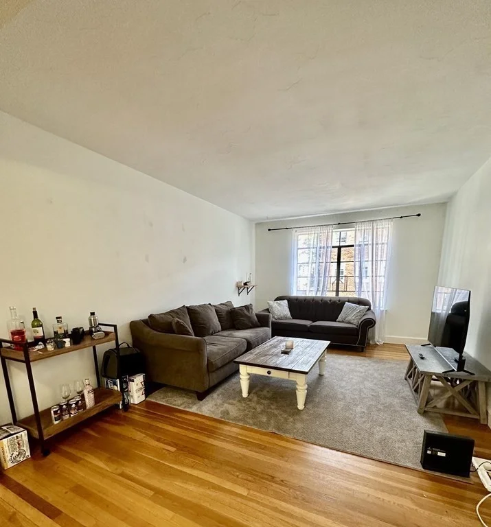 2 bed, 1 bath apartment for rent at 46 Chiswick Rd Unit 5, Brighton — photo 2 of 8