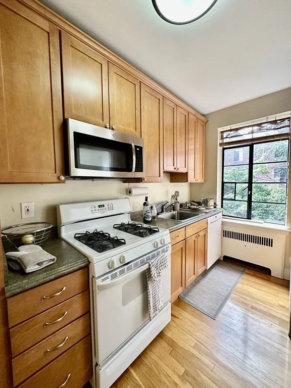 2 bed, 1 bath apartment for rent at 46 Chiswick Rd Unit 5, Brighton — photo 5 of 8