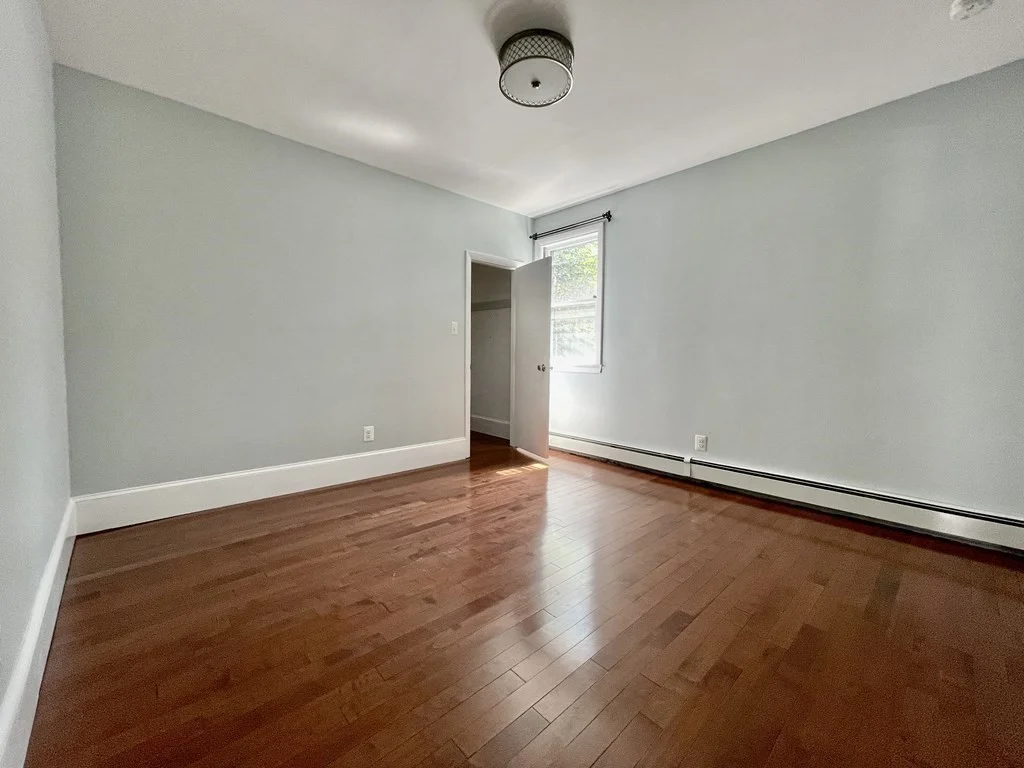 4 bed, 1 bath apartment for rent at 46 Dana St Unit A, Mid Cambridge — photo 5 of 10