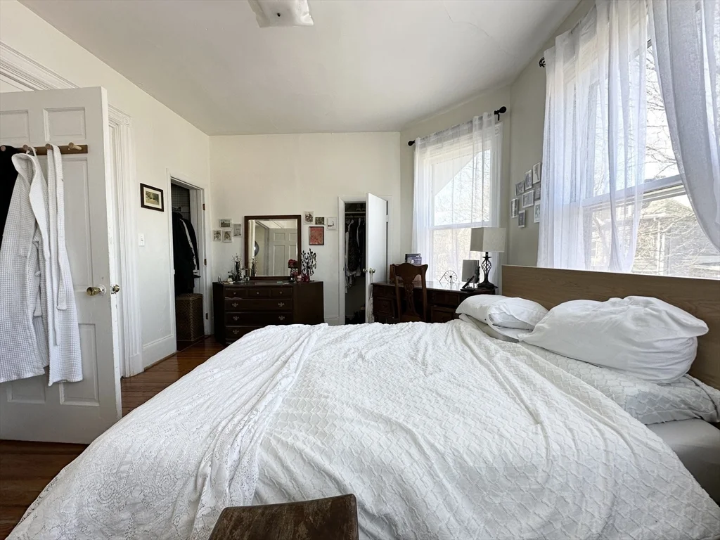 4 bed, 1 bath apartment for rent at 46 Dana St Unit B, Mid Cambridge — photo 6 of 13