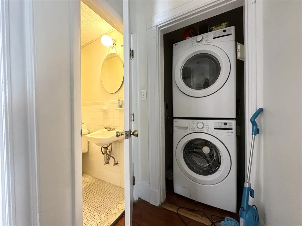 4 bed, 1 bath apartment for rent at 46 Dana St Unit B, Mid Cambridge — photo 10 of 13