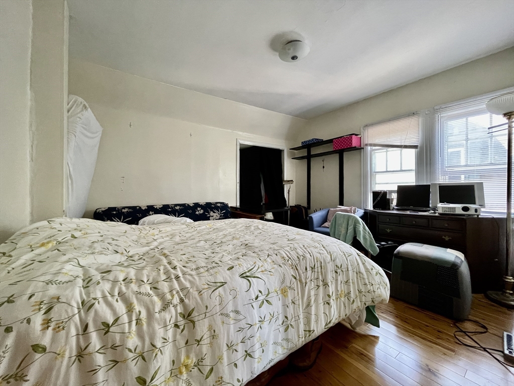 4 bed, 1 bath apartment for rent at 46 Dana St Unit C, Harvard Square — photo 9 of 12