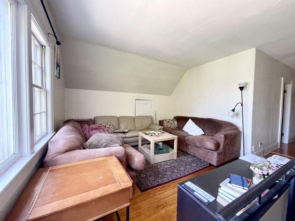 4 bed, 1 bath apartment for rent at 46 Dana St Unit C, Harvard Square — photo 4 of 12