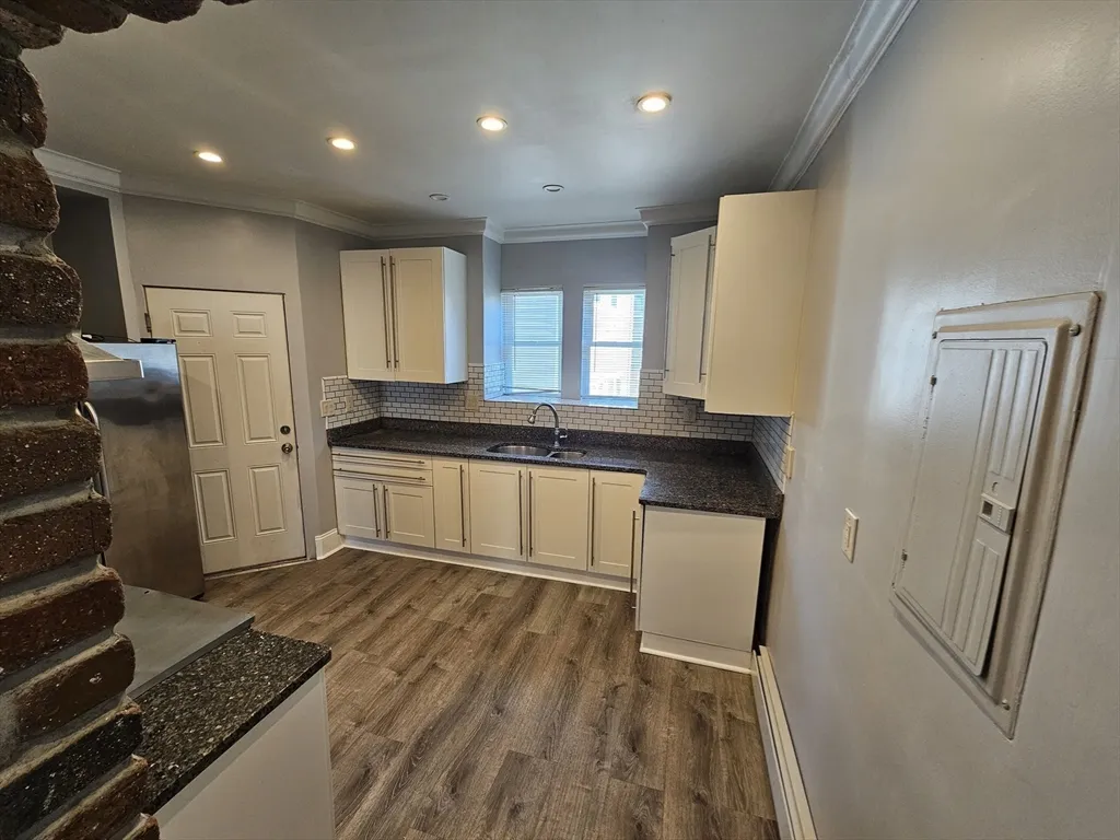 2 bed, 1 bath apartment for rent at 46 Dennis Unit 1, Roxbury — photo 11 of 22