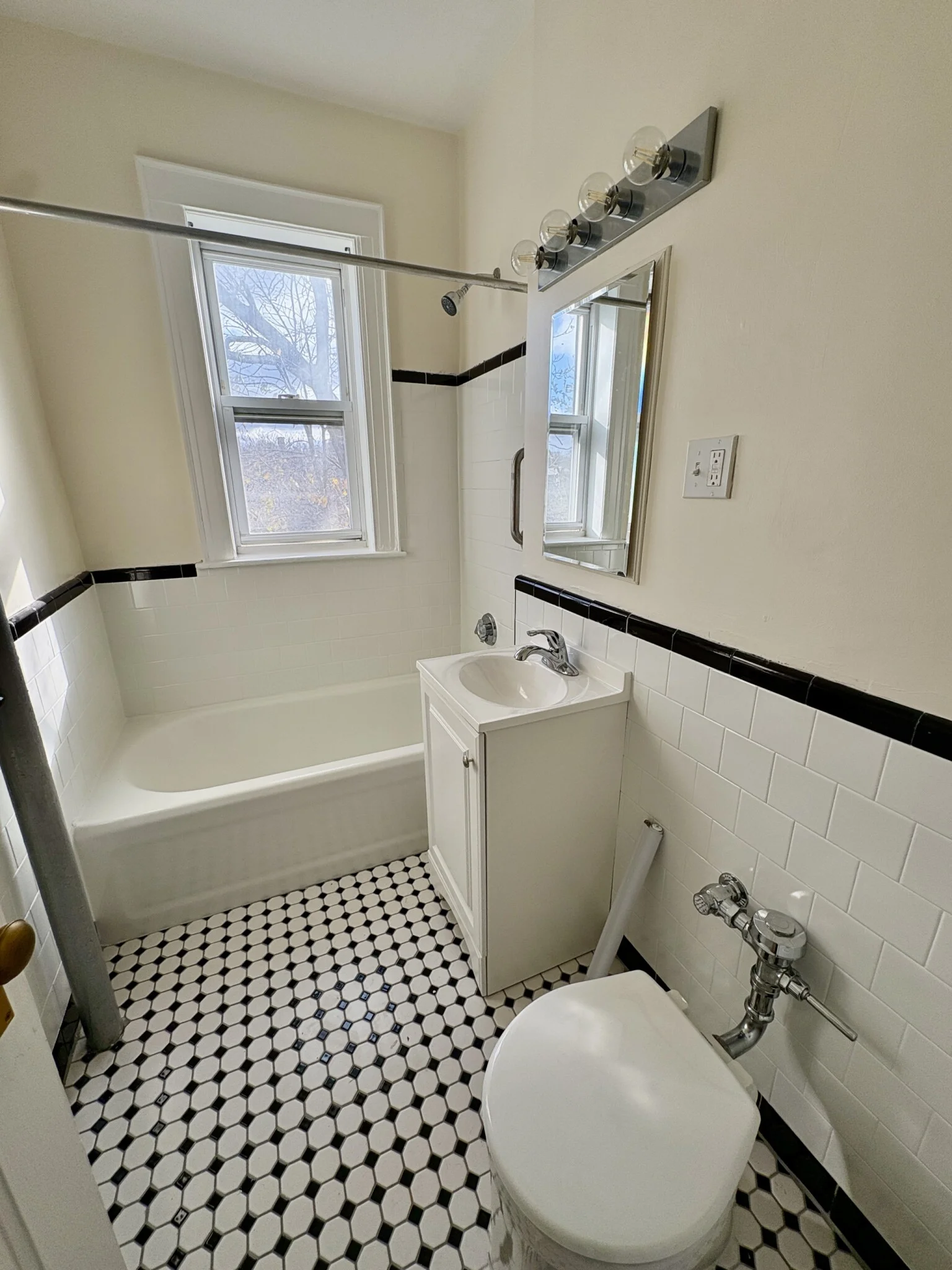 1 bed, 1 bath apartment for rent at 46 Englewood Ave Unit 23, Brighton — photo 6 of 13