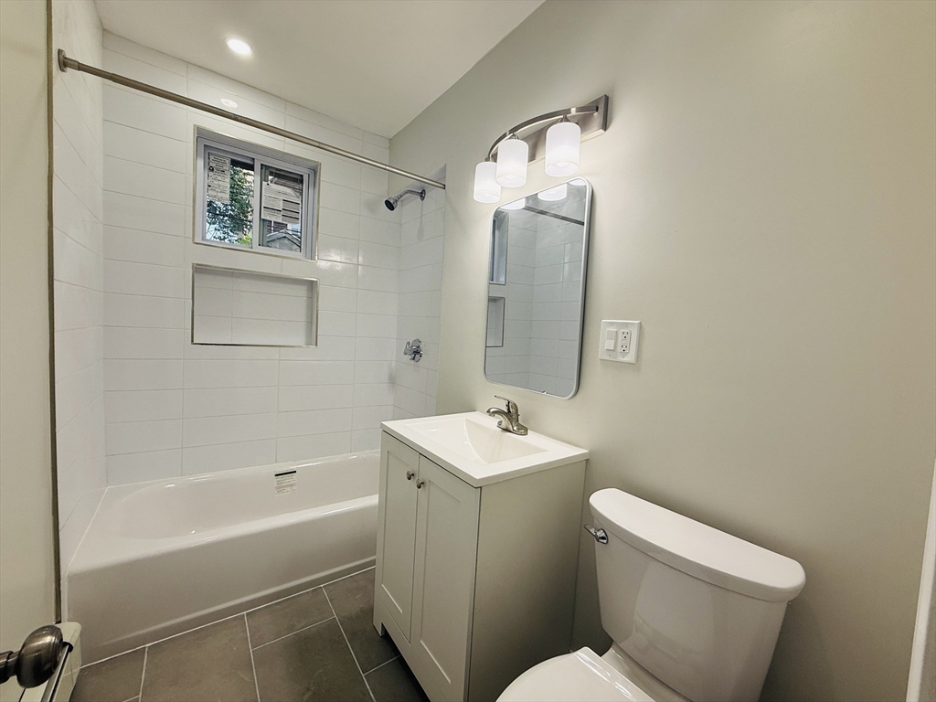 3 bed, 2 bath apartment for rent at 46 Floyd St Unit 1, Dorchester — photo 13 of 23