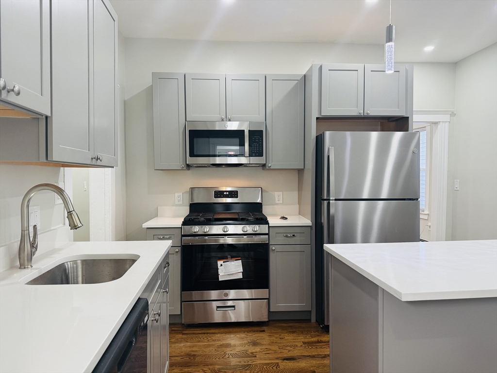 3 bed, 2 bath apartment for rent at 46 Floyd St Unit 1, Dorchester — photo 7 of 23