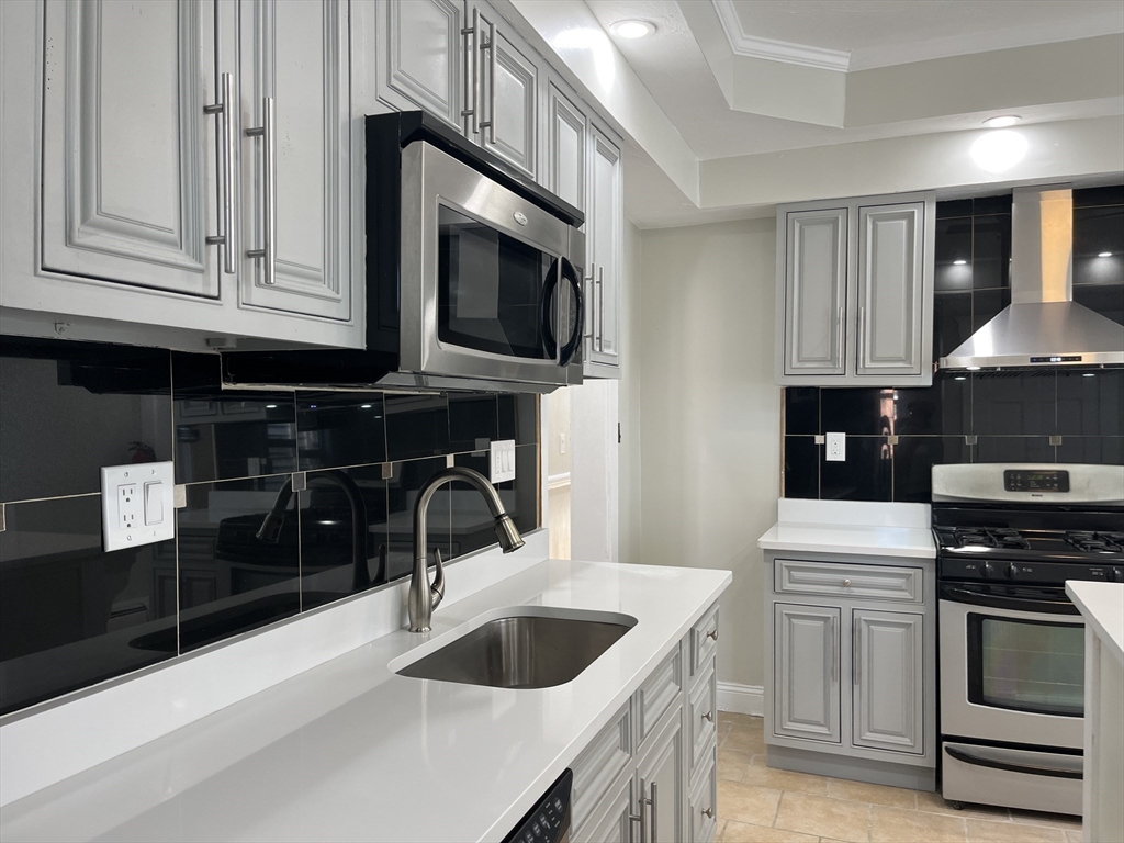 3 bed, 1 bath apartment for rent at 46 Floyd St Unit 2, Boston — photo 8 of 23