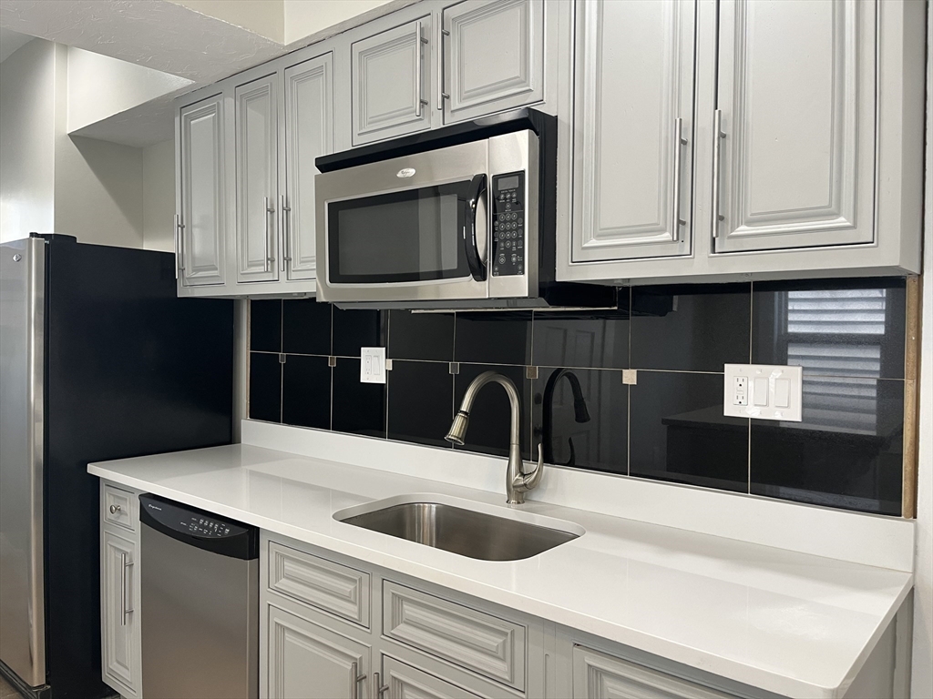 3 bed, 1 bath apartment for rent at 46 Floyd St Unit 2, Boston — photo 6 of 23