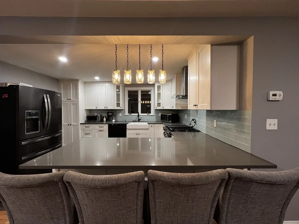 2 bed, 2 bath apartment for rent at 46 Franklin St Unit SF, Milton — photo 4 of 32
