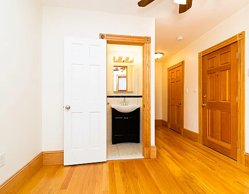 4 bed, 2.5 bath apartment for rent at 46 Garden St Unit 1, Beacon Hill — photo 7 of 16