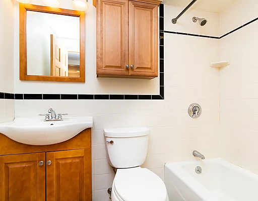 4 bed, 2.5 bath apartment for rent at 46 Garden St Unit 1, Beacon Hill — photo 12 of 16