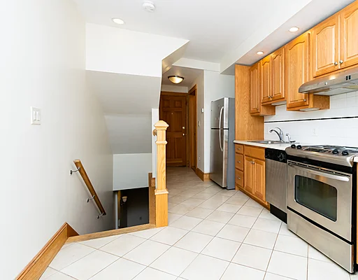 4 bed, 2.5 bath apartment for rent at 46 Garden St Unit 1, Beacon Hill
