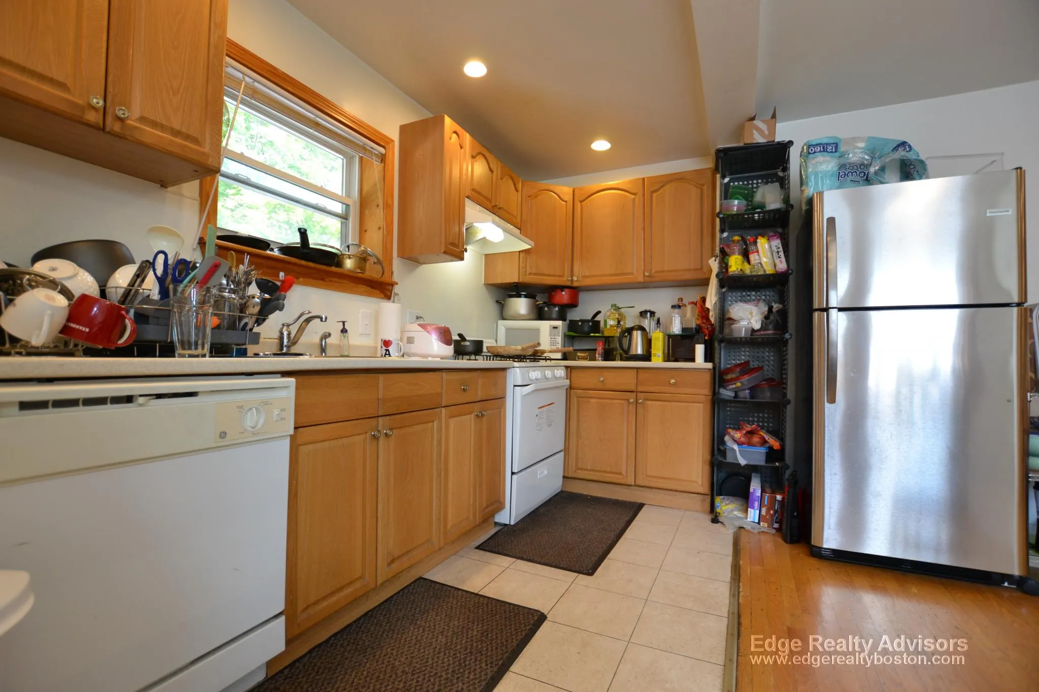 6 bed, 2 bath apartment for rent at 46 Gardner St Unit 2, Allston — photo 8 of 12
