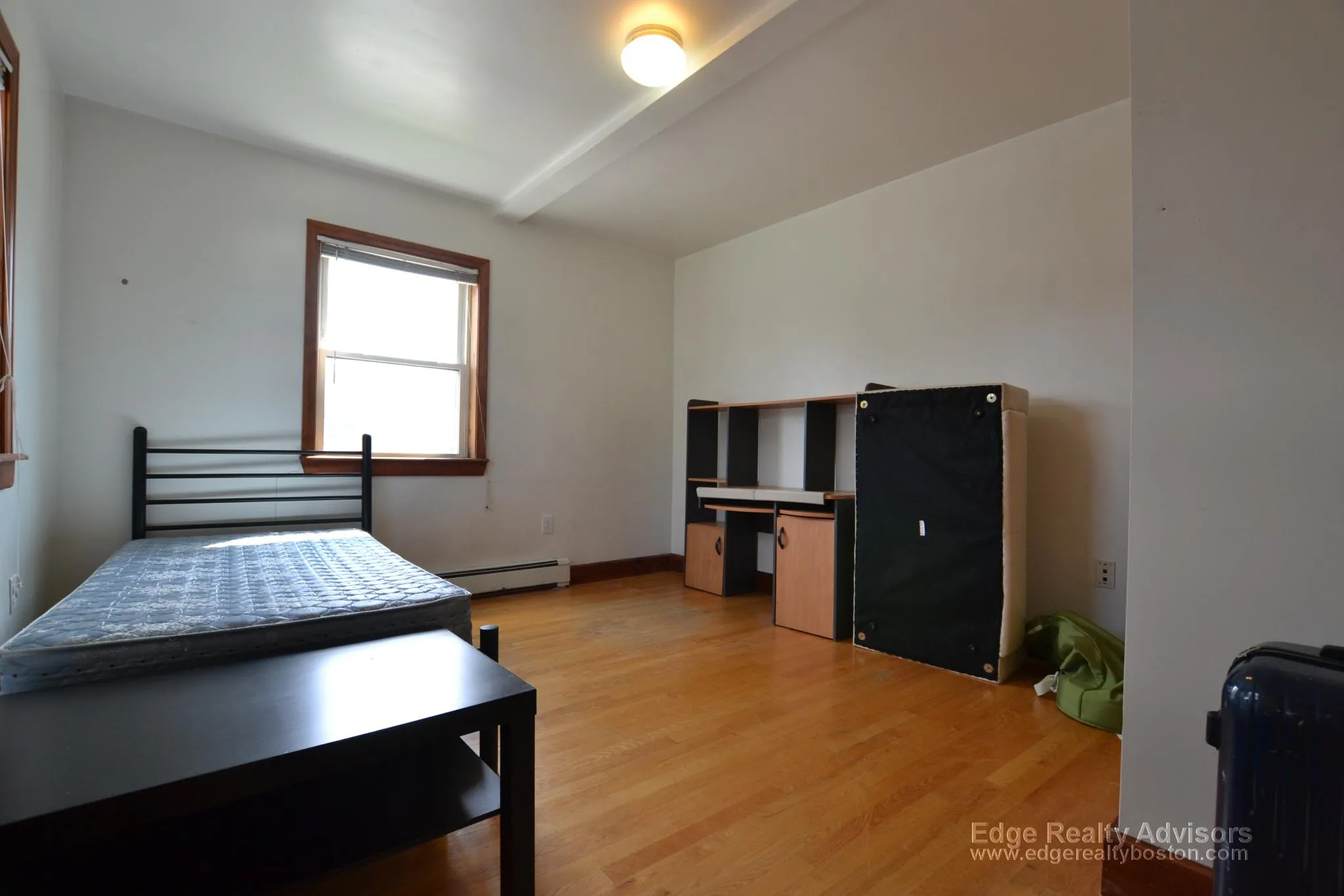 6 bed, 2 bath apartment for rent at 46 Gardner St Unit 3, Allston — photo 7 of 12