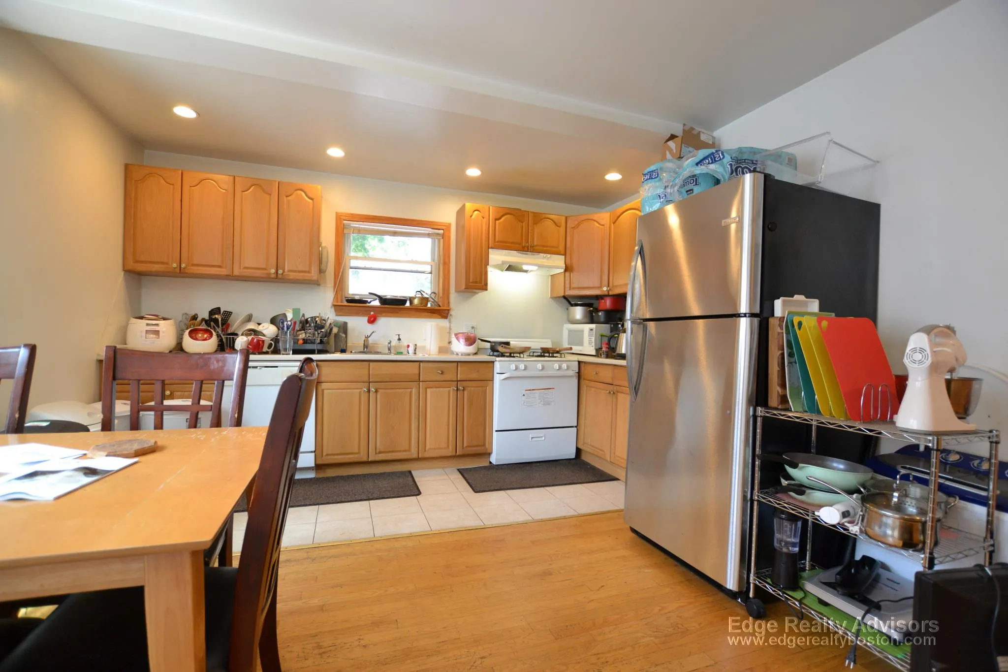 6 bed, 2 bath apartment for rent at 46 Gardner St Unit 3, Allston — photo 3 of 12