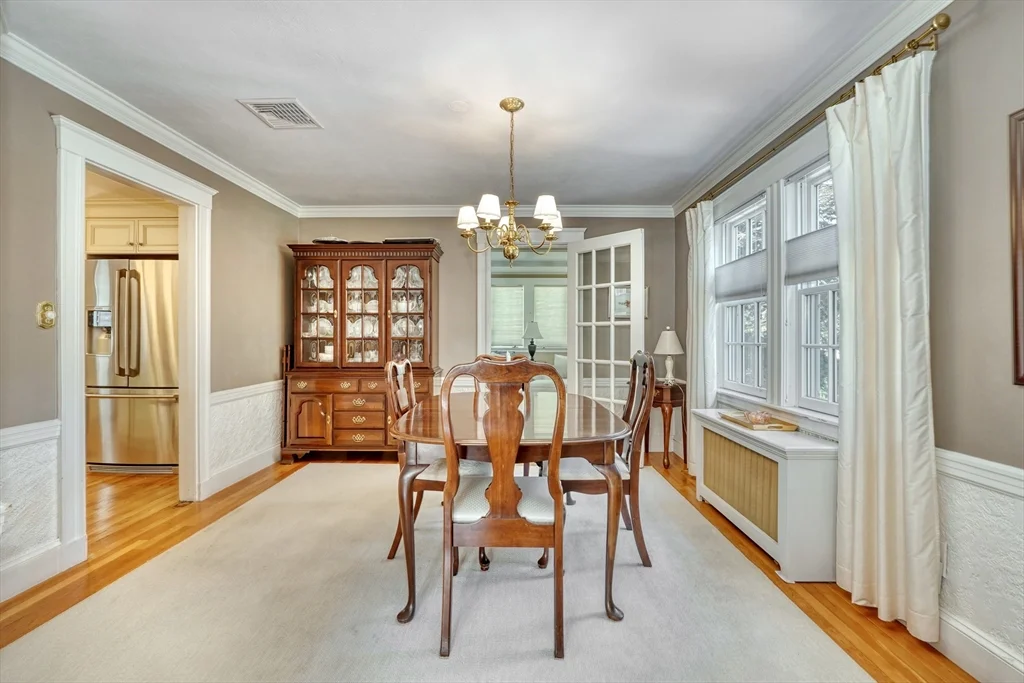 3 bed, 2 bath apartment for rent at 46 Goss Ave, Melrose — photo 9 of 40