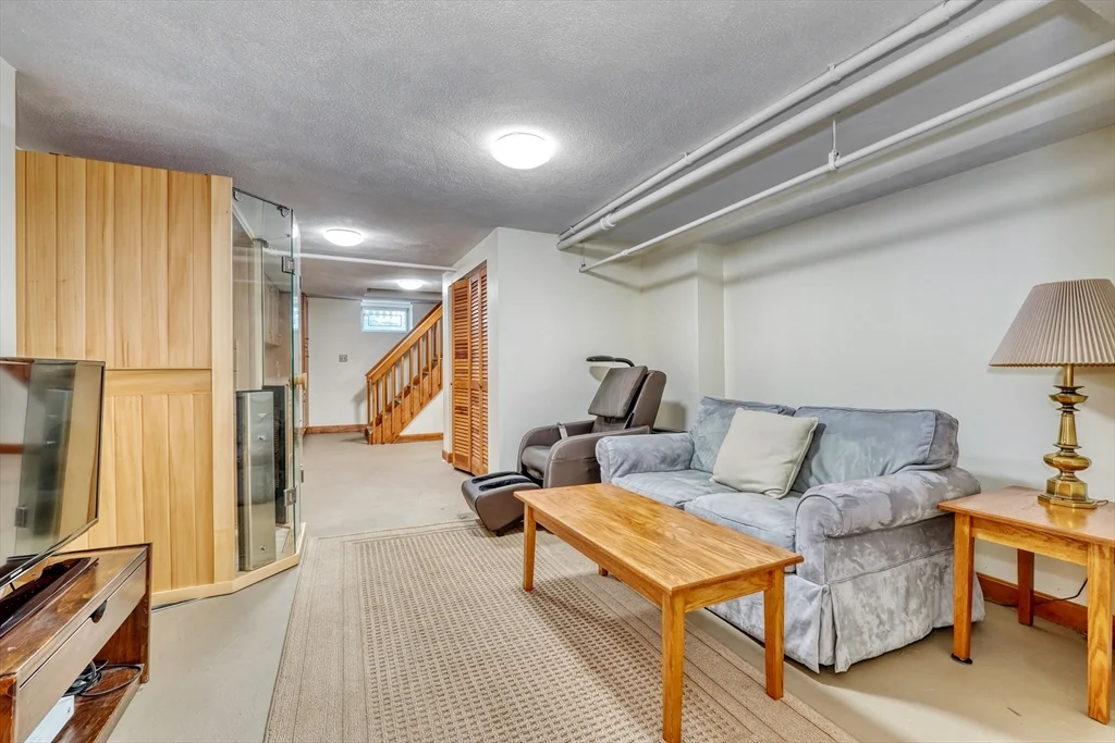 3 bed, 2 bath apartment for rent at 46 Goss Ave, Melrose — photo 31 of 40