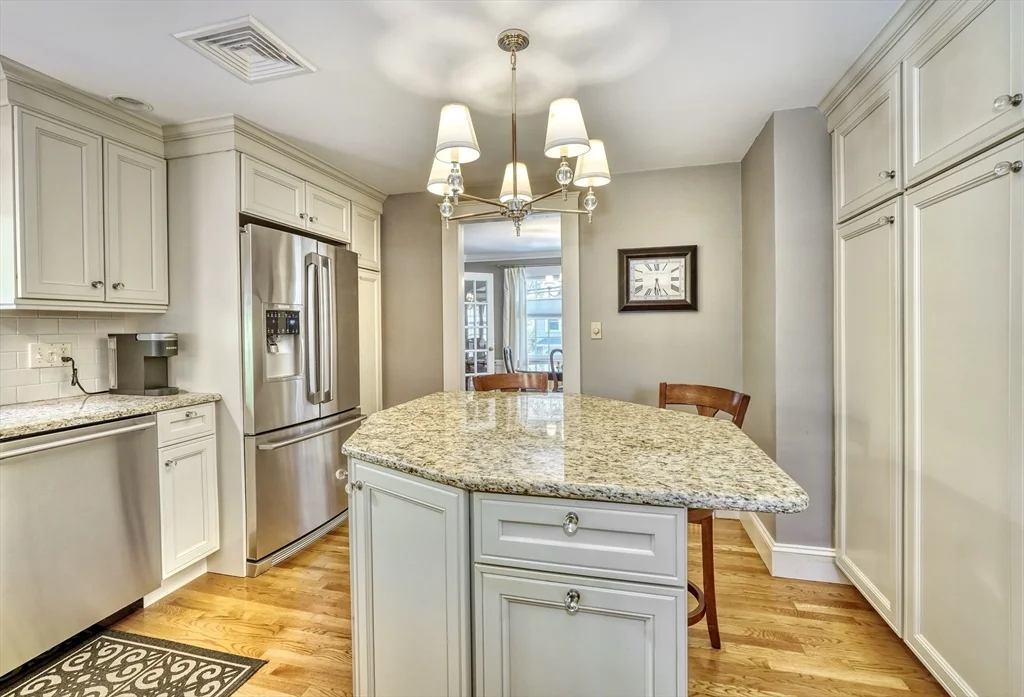 3 bed, 2 bath apartment for rent at 46 Goss Ave, Melrose — photo 17 of 40