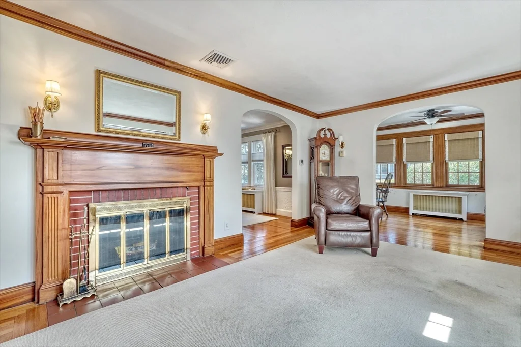 3 bed, 2 bath apartment for rent at 46 Goss Ave, Melrose — photo 3 of 40