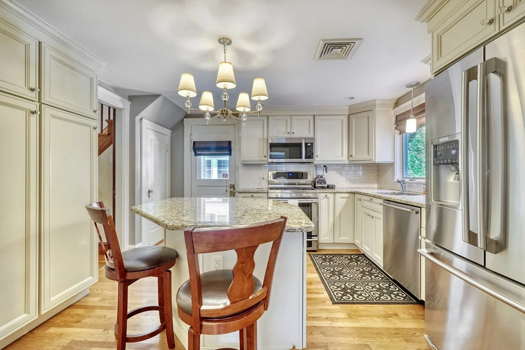 3 bed, 2 bath apartment for rent at 46 Goss Ave, Melrose — photo 13 of 40