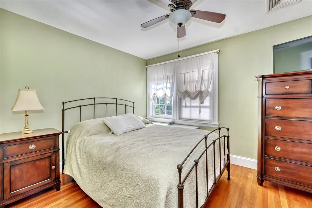3 bed, 2 bath apartment for rent at 46 Goss Ave, Melrose — photo 21 of 40