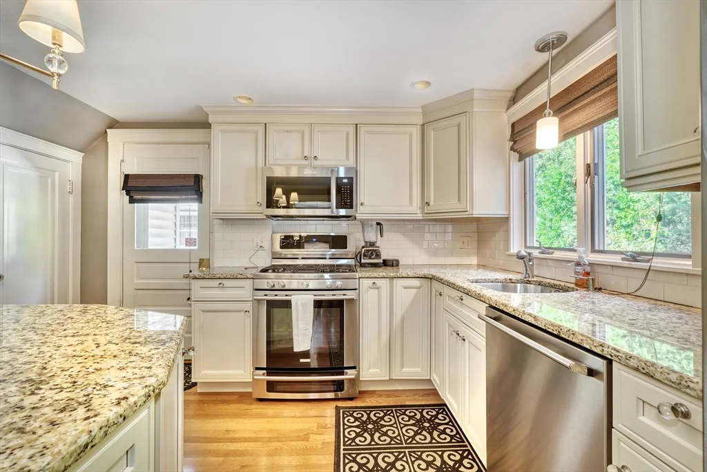 3 bed, 2 bath apartment for rent at 46 Goss Ave, Melrose — photo 16 of 40