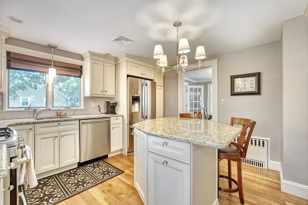 3 bed, 2 bath apartment for rent at 46 Goss Ave, Melrose — photo 15 of 40
