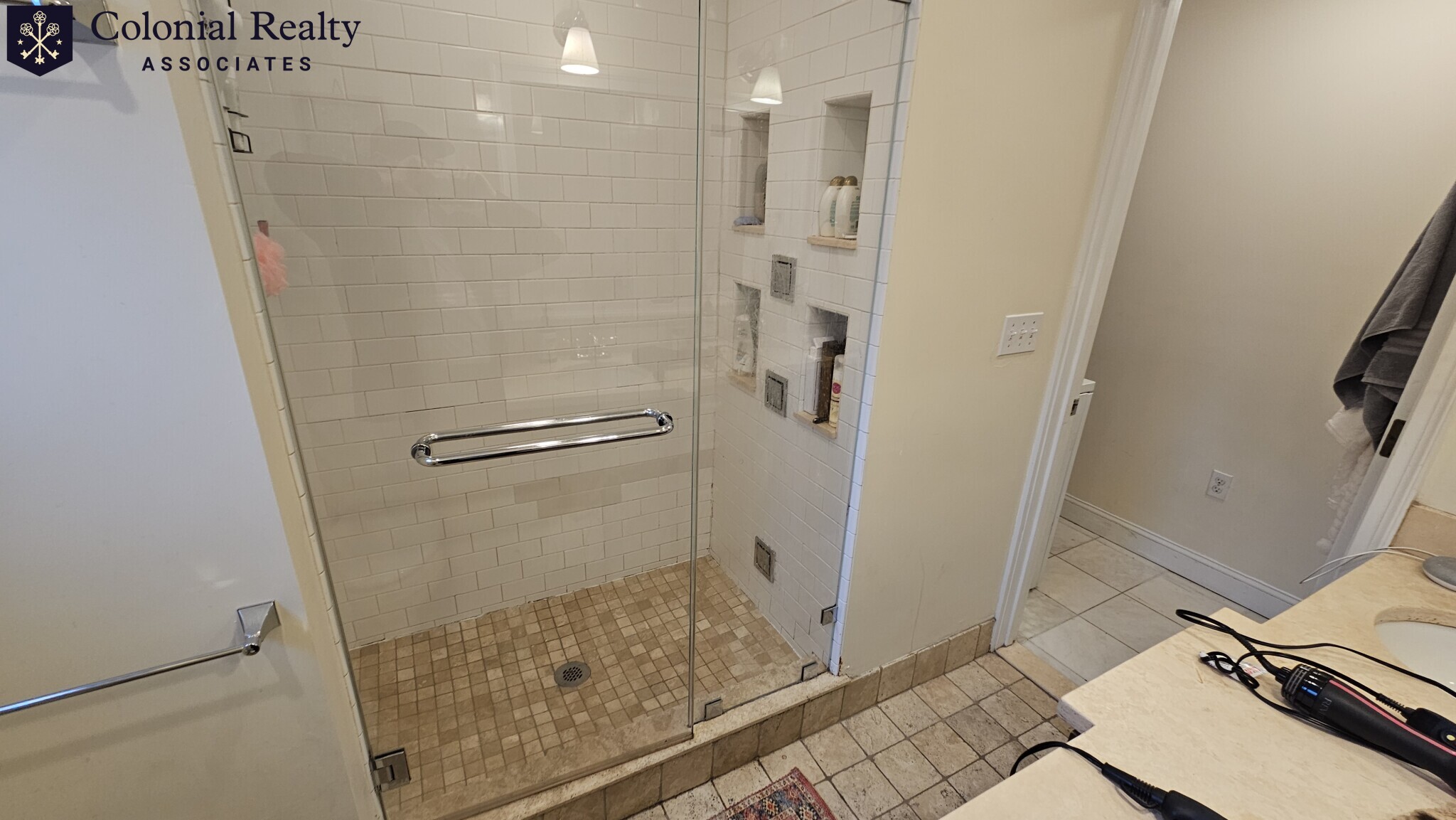 6 bed, 2.5 bath apartment for rent at 46 Greycliff Unit 3, Brighton — photo 4 of 13