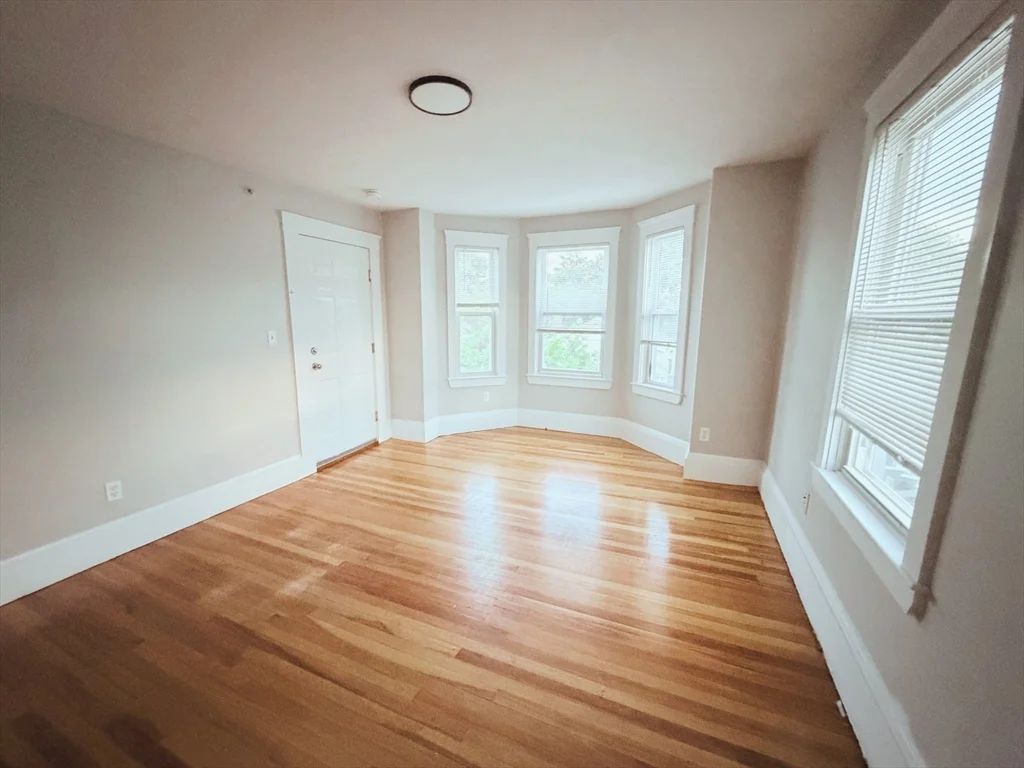 3 bed, 1 bath apartment for rent at 46 Grove St Unit 3, Lynn — photo 2 of 8
