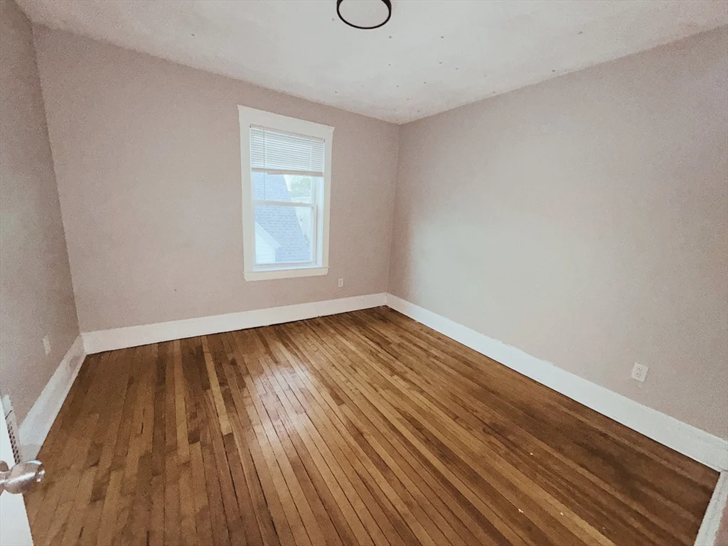 3 bed, 1 bath apartment for rent at 46 Grove St Unit 3, Lynn — photo 5 of 8