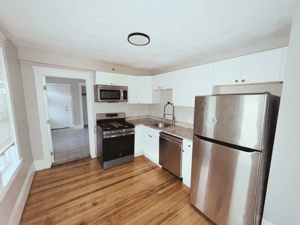 3 bed, 1 bath apartment for rent at 46 Grove St Unit 3, Lynn — photo 4 of 8