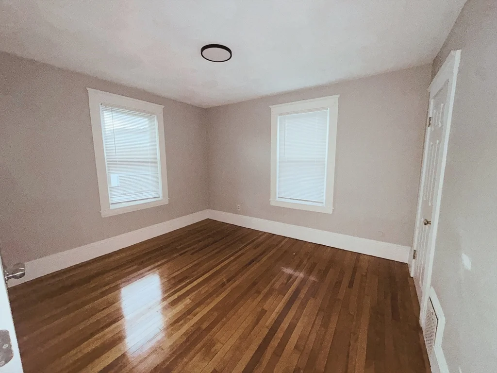 3 bed, 1 bath apartment for rent at 46 Grove St Unit 3, Lynn — photo 3 of 8