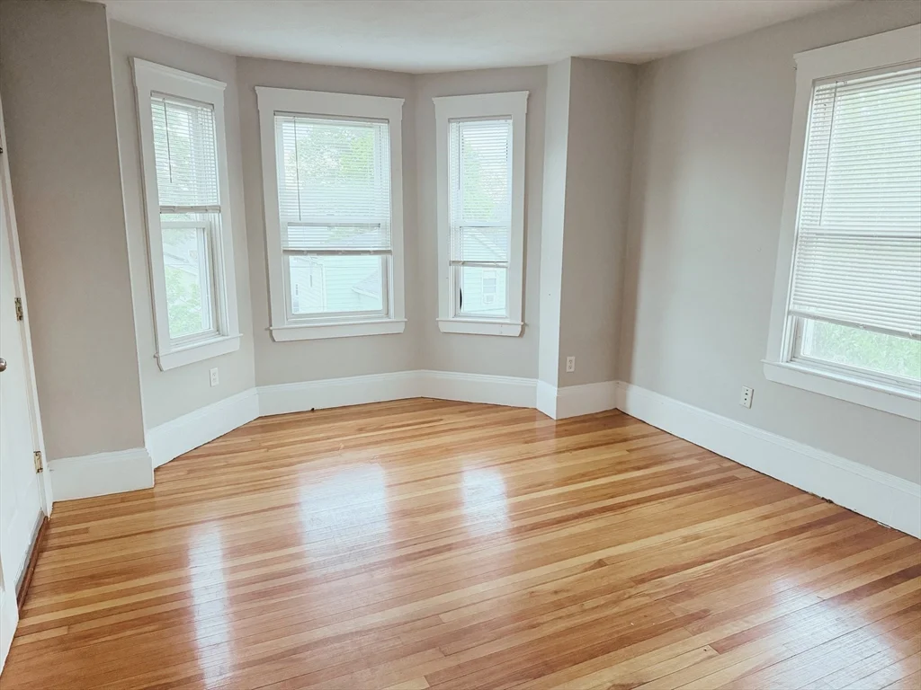 3 bed, 1 bath apartment for rent at 46 Grove St Unit 3, West Lynn — photo 2 of 9