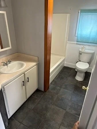 3 bed, 1 bath apartment for rent at 46 Hambly St Unit Unit 2, Fall River — photo 7 of 8