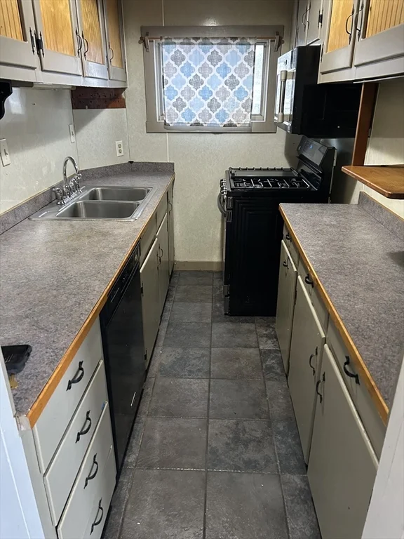 3 bed, 1 bath apartment for rent at 46 Hambly Unit 1, Fall River
