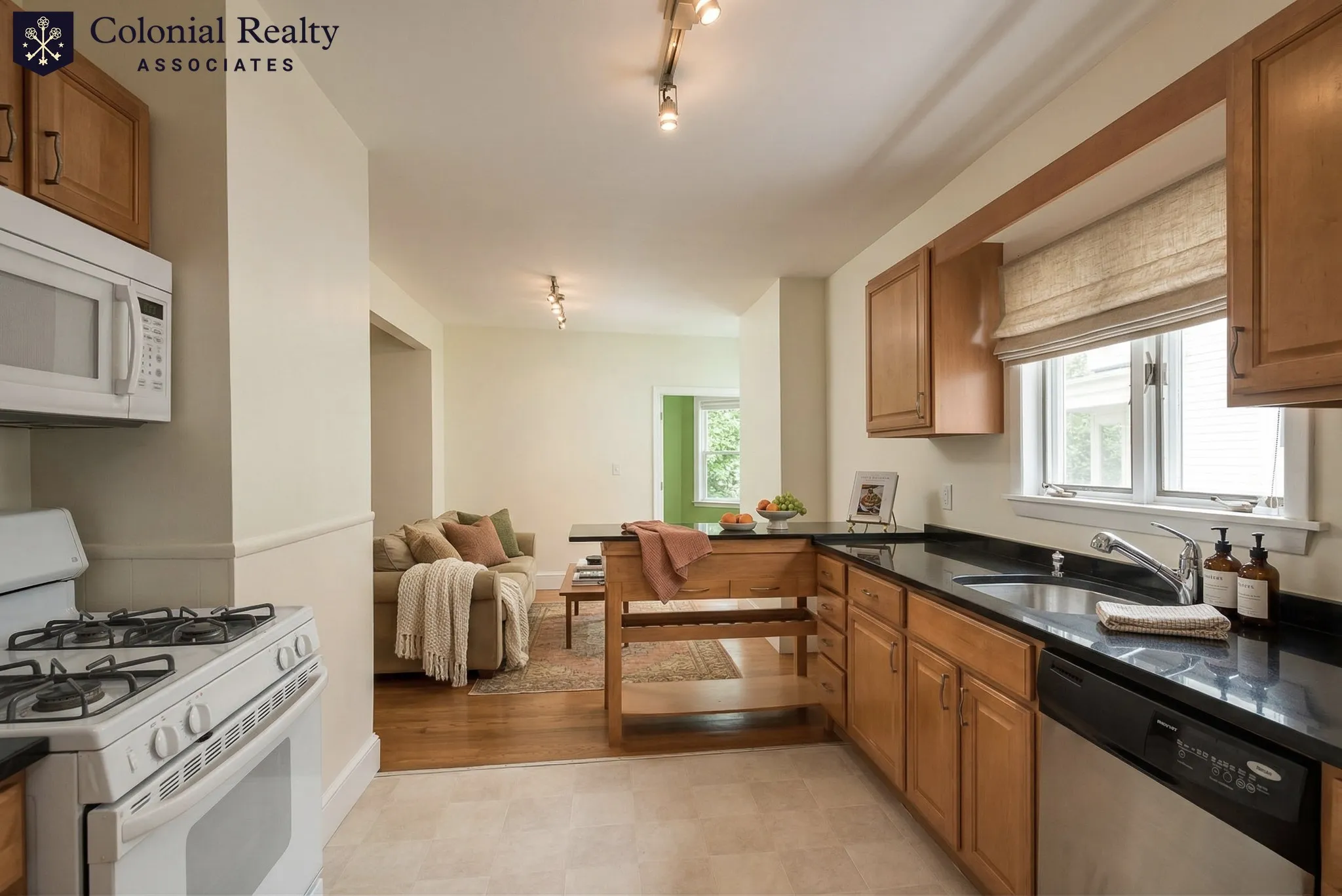 4 bed, 2 bath apartment for rent at 46 Hobson St Unit 1, Brighton — photo 3 of 17
