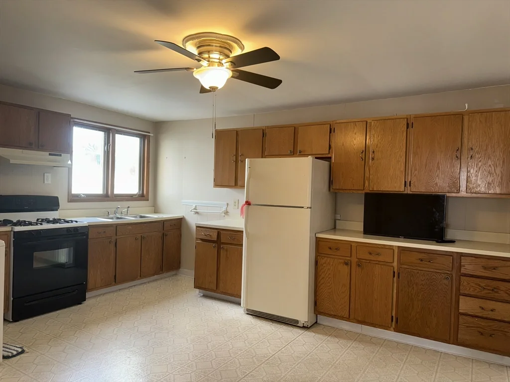 2 bed, 1 bath apartment for rent at 46 Holten St Unit 1, Peabody