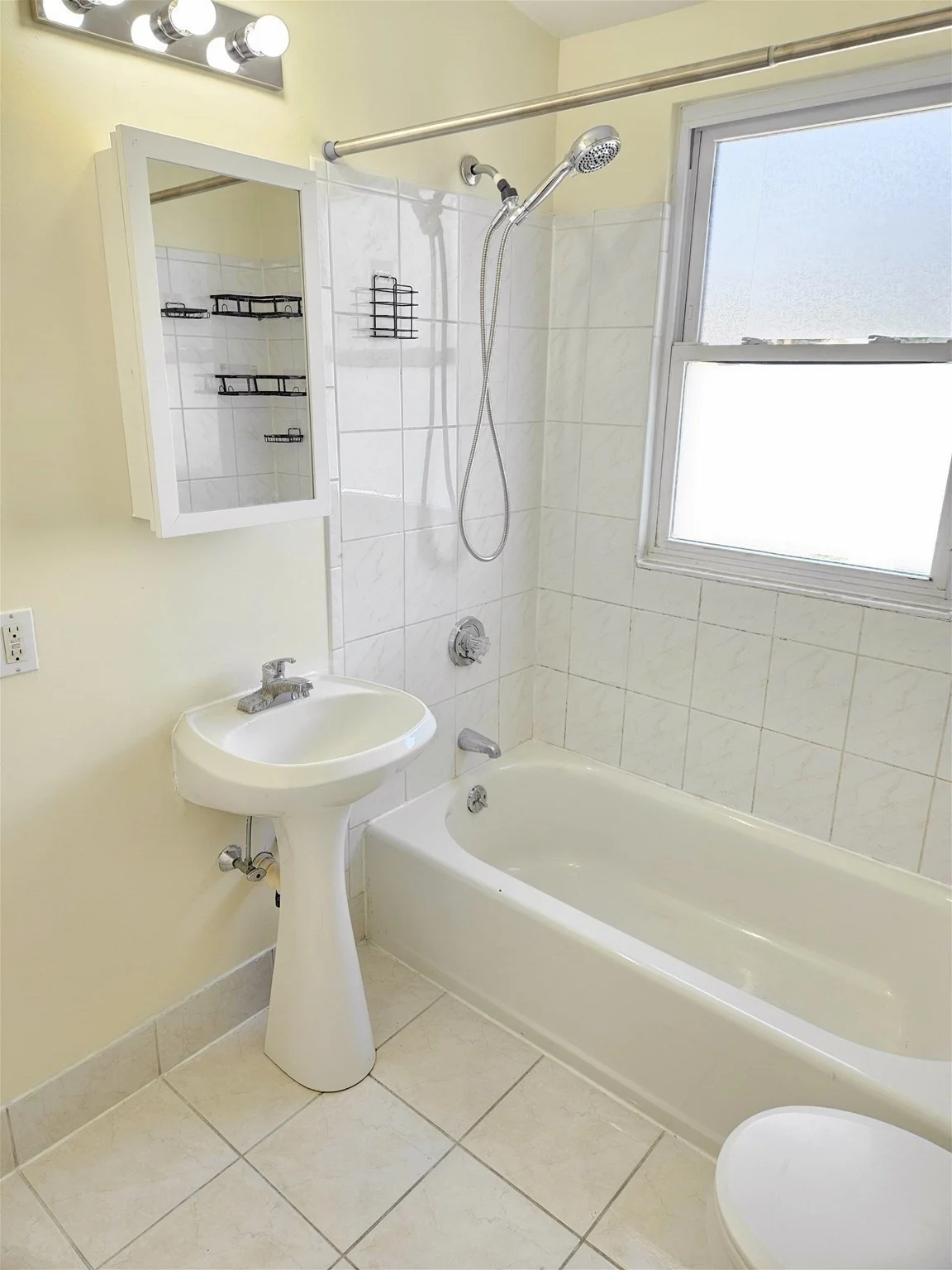 3 bed, 2 bath apartment for rent at 46 Home St Unit 2, Malden — photo 15 of 21