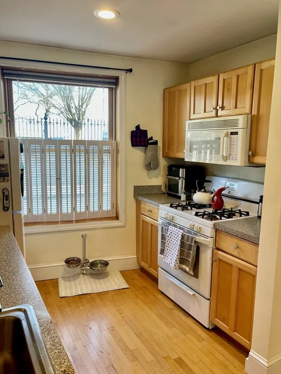 1 bed, 1 bath apartment for rent at 46 Hull Unit 1, North End — photo 4 of 9