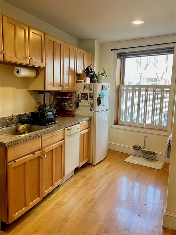 1 bed, 1 bath apartment for rent at 46 Hull Unit 1, North End — photo 2 of 9