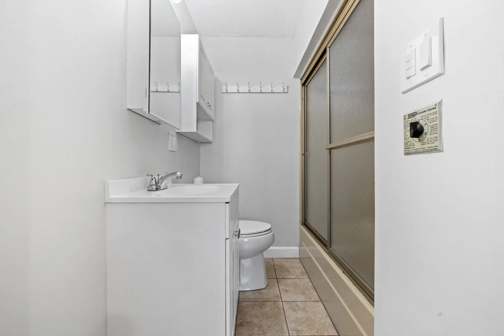 4 bed, 2 bath apartment for rent at 46 Juniper Dr, Saugus — photo 23 of 30