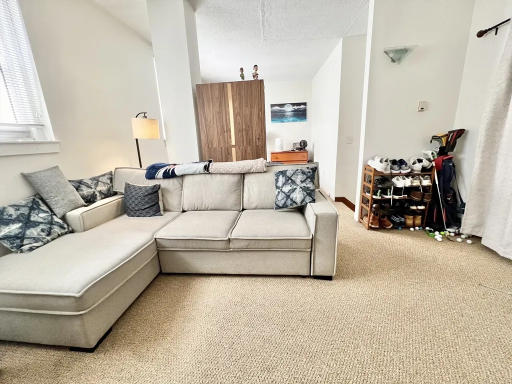 Studio bed, 1 bath apartment for rent at 46 Lewis St Unit A, North End — photo 3 of 15