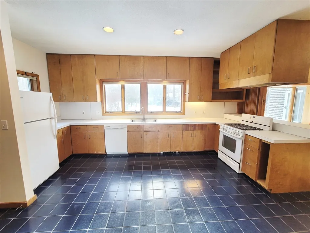 2 bed, 2 bath apartment for rent at 46 Long Hill Rd Unit Right, Groton — photo 20 of 31