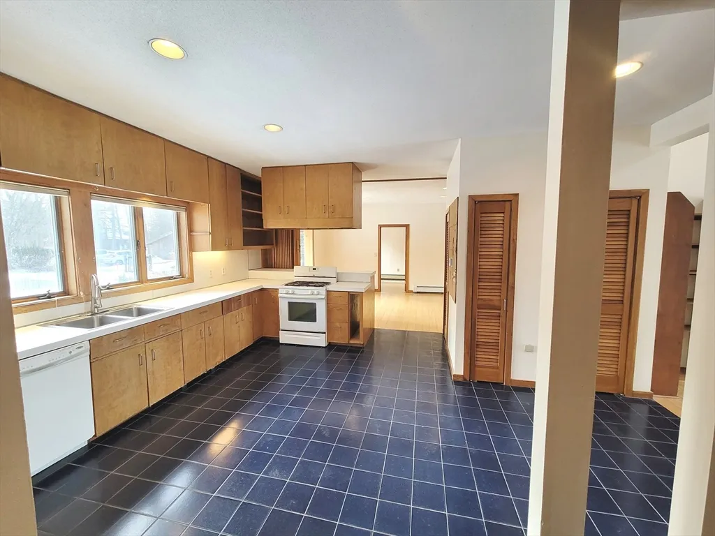 2 bed, 2 bath apartment for rent at 46 Long Hill Rd Unit Right, Groton — photo 21 of 31