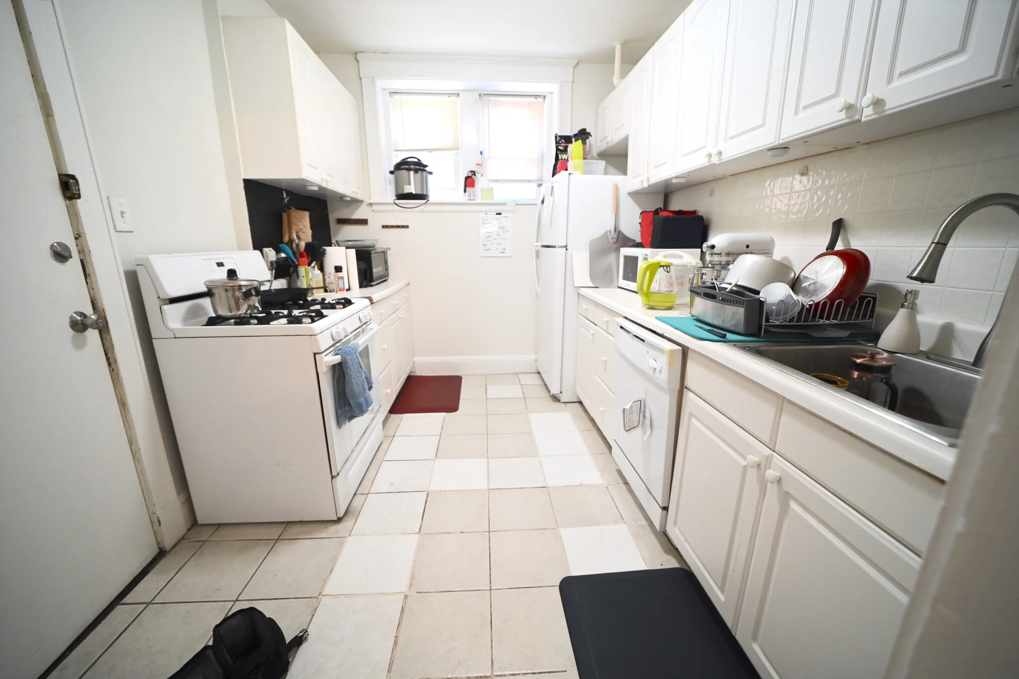 3 bed, 1 bath apartment for rent at 46 Longwood Ave Unit B, Coolidge Corner — photo 6 of 8
