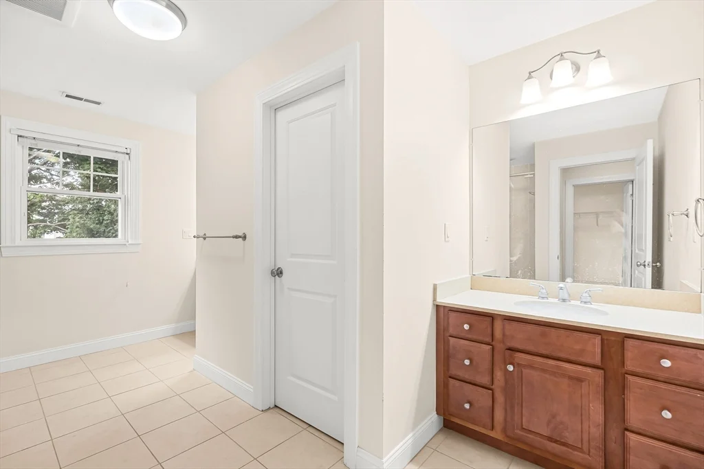 4 bed, 2 bath apartment for rent at 46 Loring Ave, Winchester — photo 25 of 41